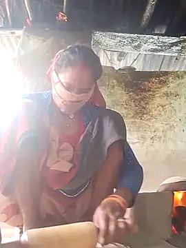 Snapshot of CUTE-004 chatting on February 6, 2026, 4:52 am CUTE-004 online show from February 6, 2026, 4:52 am