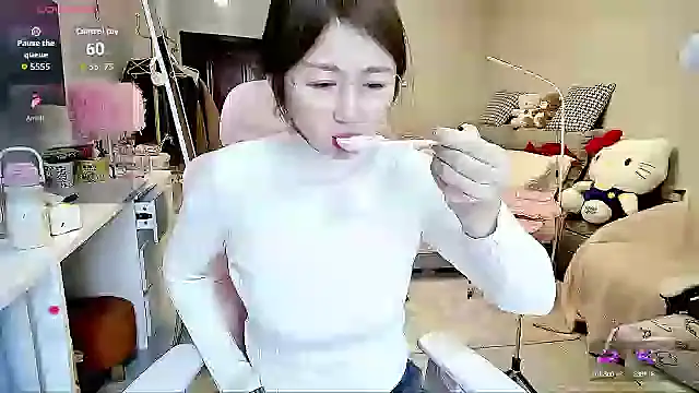 Snapshot of Diva_VVN chatting on October 21, 2025, 12:11 am Diva VVN online show from October 21, 2025, 12:11 am