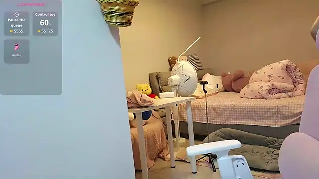 Snapshot of Diva_VVN chatting on November 28, 2025, 2:39 pm Diva VVN online show from November 28, 2025, 2:39 pm