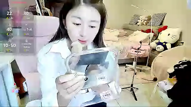 Snapshot of Diva_VVN chatting on October 20, 2025, 12:13 am Diva VVN online show from October 20, 2025, 12:13 am