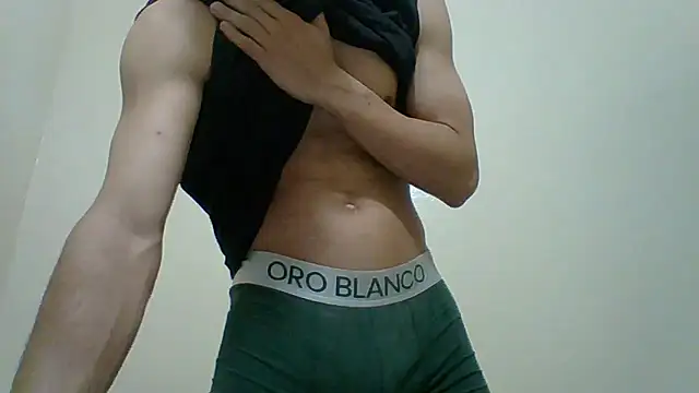Snapshot of Osamabigdick7 chatting on May 9, 2026, 10:35 pm Osamabigdick7 online show from May 9, 2026, 10:35 pm