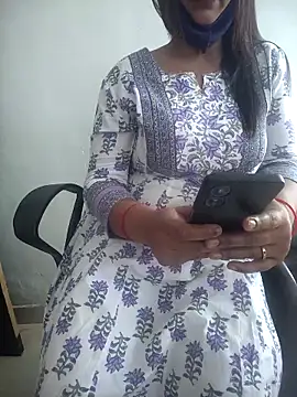 Snapshot of your_favourite_bhabhi chatting on March 10, 2026, 5:44 am your favourite bhabhi online show from March 10, 2026, 5:44 am