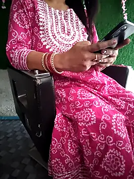Snapshot of your_favourite_bhabhi chatting on April 13, 2026, 9:02 am your favourite bhabhi online show from April 13, 2026, 9:02 am