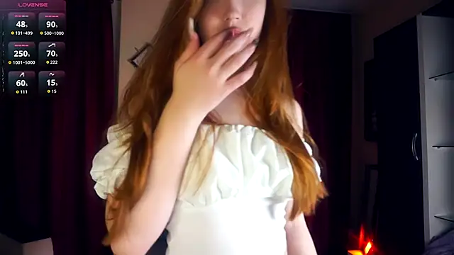 Snapshot of ShariTietge chatting on November 17, 2025, 8:35 pm ShariTietge online show from November 17, 2025, 8:35 pm