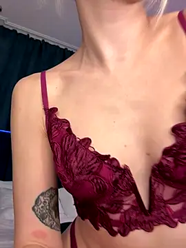 Elven Elfie online show from November 8, 2025, 5:11 am