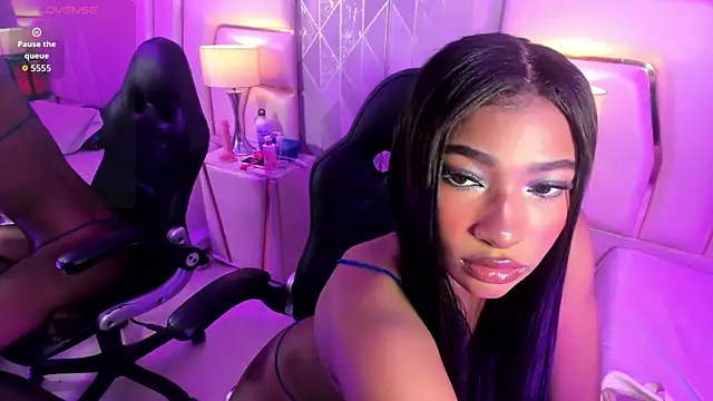 SophiaBloss online show from November 28, 2025, 4:45 am