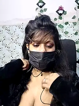 aliyaa9900 online show from November 9, 2025, 7:07 pm