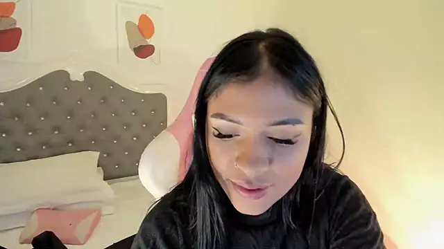 Snapshot of _Sharloth_ chatting on October 11, 2025, 12:39 pm Sharloth online show from October 11, 2025, 12:39 pm