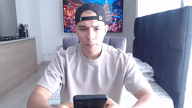 Auron Demon01 online show from December 14, 2025, 6:35 pm