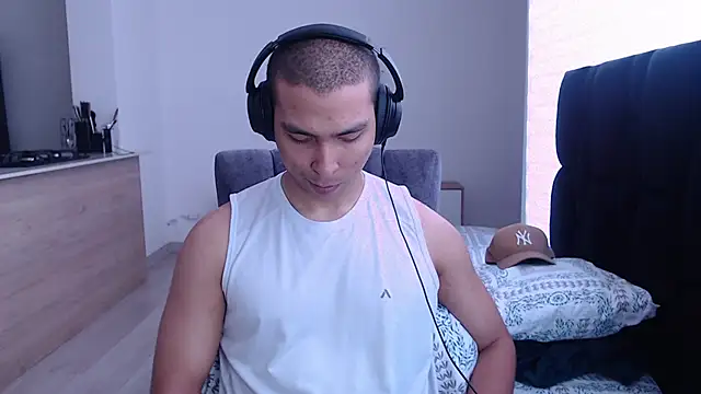 Auron Demon01 online show from December 19, 2025, 1:46 pm