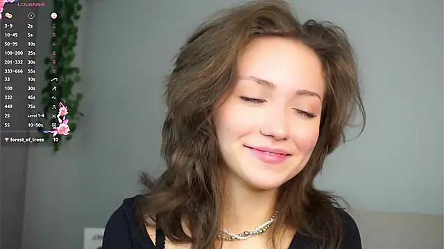 ZeniaBolich online show from November 16, 2025, 8:57 pm