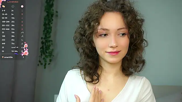 ZeniaBolich online show from November 14, 2025, 9:40 pm