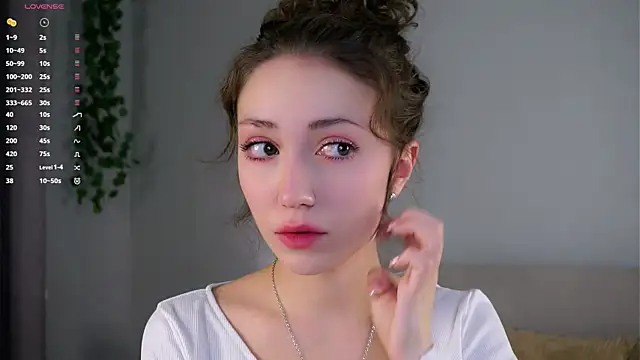 ZeniaBolich online show from November 26, 2025, 9:48 pm