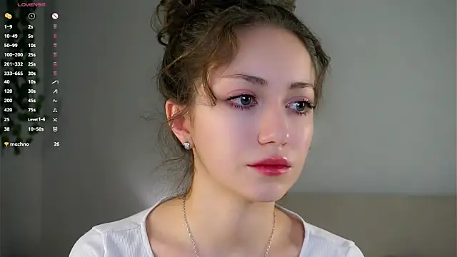 ZeniaBolich online show from November 28, 2025, 12:11 am