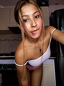 Snapshot of ShadenSx chatting on December 2, 2025, 4:09 pm ShadenSx online show from December 2, 2025, 4:09 pm