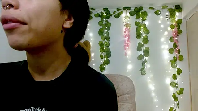 EIVIY1609 online show from November 3, 2025, 1:58 pm