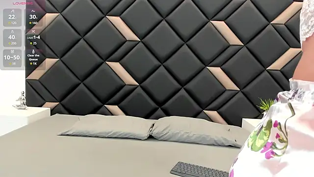 GeraldineSandoval online show from April 18, 2026, 11:56 am