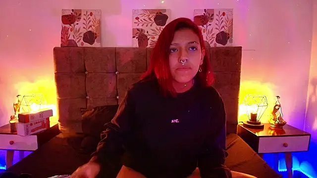 Snapshot of Dulce_Bella_ chatting on September 18, 2025, 12:41 pm Dulce Bella online show from September 18, 2025, 12:41 pm