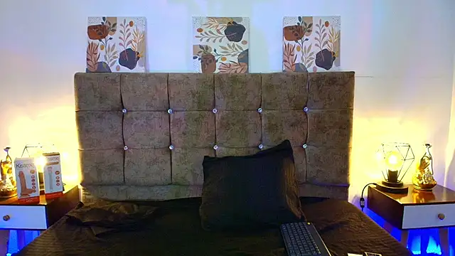 Snapshot of Dulce_Bella_ chatting on September 24, 2025, 12:11 pm Dulce Bella online show from September 24, 2025, 12:11 pm