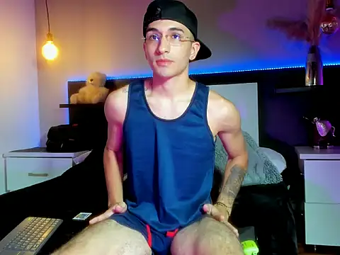 eriikjoness online show from November 13, 2025, 3:10 am