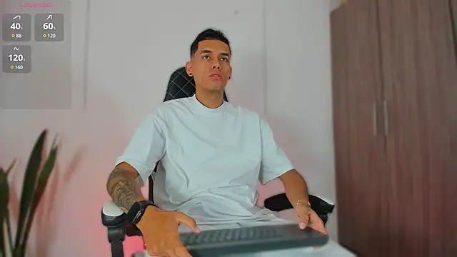 Nickyblazze  online show from December 3, 2025, 12:37 pm