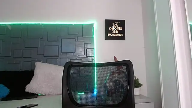 Trinity Knox online show from September 27, 2025, 5:19 pm