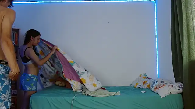 Snapshot of Lucy_y_Jacob chatting on September 17, 2025, 4:53 pm Lucy y Jacob online show from September 17, 2025, 4:53 pm