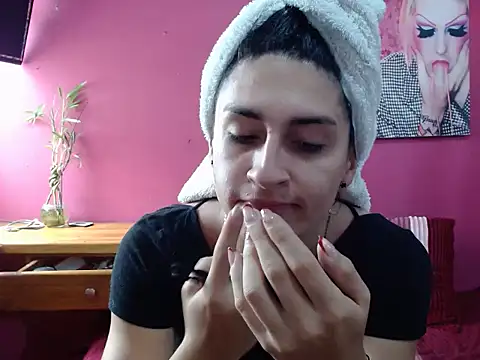 lola diez online show from September 8, 2025, 4:50 pm