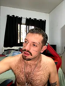 Snapshot of Luccaskonig chatting on October 21, 2025, 7:13 pm Luccaskonig online show from October 21, 2025, 7:13 pm