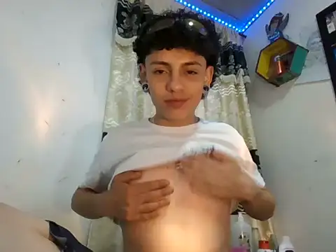 Snapshot of Axel_rousex chatting on September 28, 2025, 6:42 am Axel rousex online show from September 28, 2025, 6:42 am