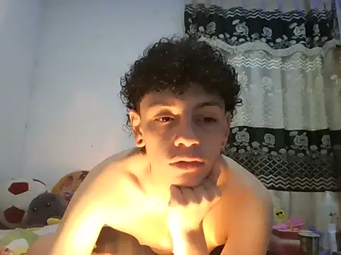 Snapshot of Axel_rousex chatting on October 10, 2025, 12:22 am Axel rousex online show from October 10, 2025, 12:22 am