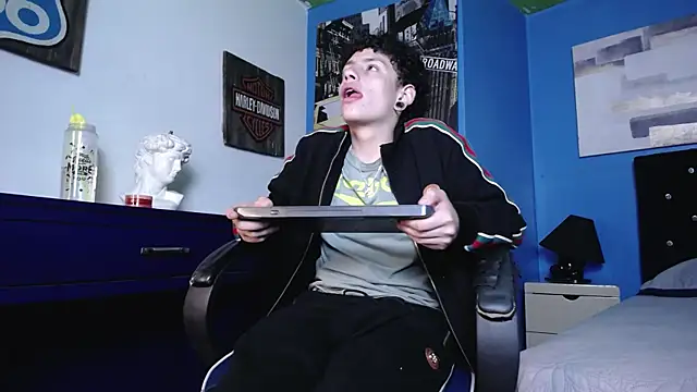 Snapshot of Axel_rousex chatting on September 12, 2025, 9:03 pm Axel rousex online show from September 12, 2025, 9:03 pm