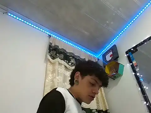 Snapshot of Axel_rousex chatting on December 4, 2025, 4:11 am Axel rousex online show from December 4, 2025, 4:11 am