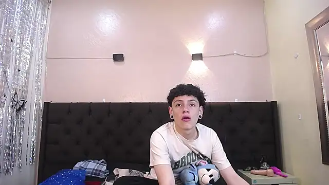 Snapshot of Axel_rousex chatting on October 8, 2025, 8:42 pm Axel rousex online show from October 8, 2025, 8:42 pm