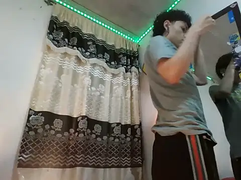 Snapshot of Axel_rousex chatting on October 11, 2025, 12:44 am Axel rousex online show from October 11, 2025, 12:44 am