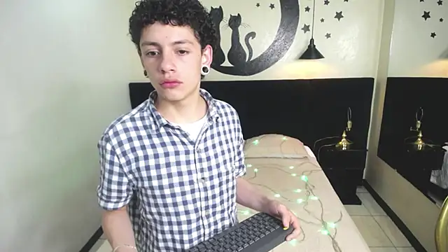 Snapshot of Axel_rousex chatting on September 19, 2025, 9:08 pm Axel rousex online show from September 19, 2025, 9:08 pm