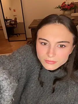 SophiiaStarr online show from November 27, 2025, 7:47 pm