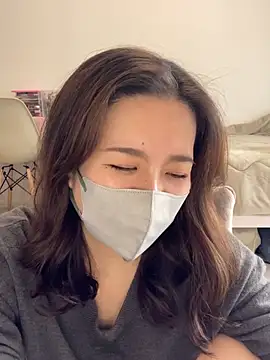 NATSUMI00 online show from November 11, 2025, 6:08 am