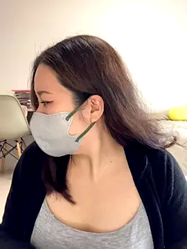 NATSUMI00 online show from November 4, 2025, 5:33 am