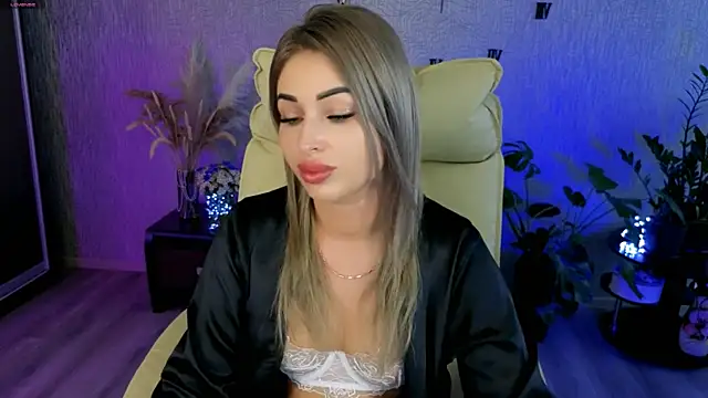 Snapshot of NikkiiStill chatting on June 25, 2026, 7:35 am NikkiiStill online show from June 25, 2026, 7:35 am