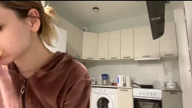 Denni Spilber online show from November 4, 2025, 3:38 pm