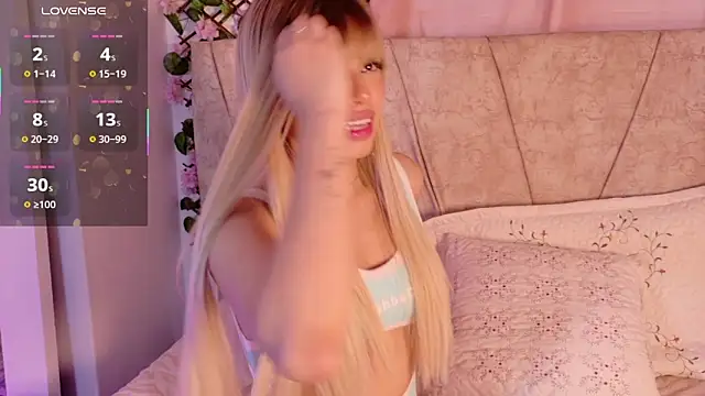 LaraGiil online show from December 4, 2025, 8:19 pm