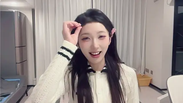 Snapshot of ZhaoZhao-ZM chatting on September 10, 2025, 1:43 pm ZhaoZhao-ZM online show from September 10, 2025, 1:43 pm