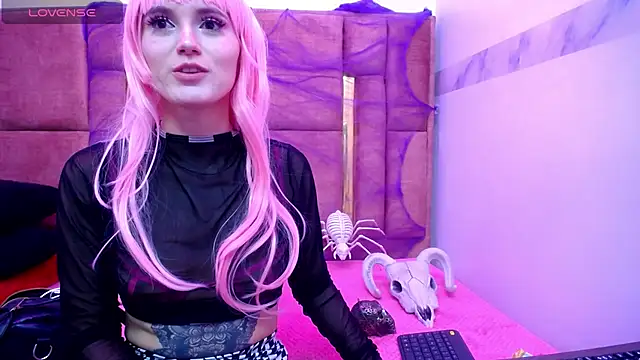 Snapshot of XBODTRIIPX chatting on October 25, 2025, 4:44 am XBODTRIIPX online show from October 25, 2025, 4:44 am