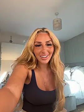 Snapshot of HeidiMae chatting on September 9, 2025, 5:22 pm HeidiMae online show from September 9, 2025, 5:22 pm