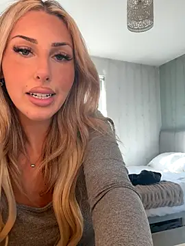 Snapshot of HeidiMae chatting on October 27, 2025, 2:18 pm HeidiMae online show from October 27, 2025, 2:18 pm