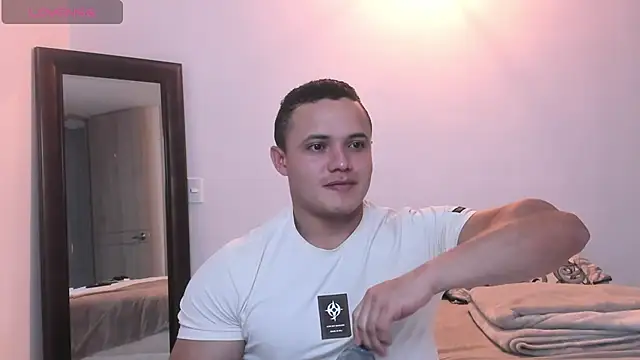 KingLevi01 online show from September 19, 2025, 10:36 pm