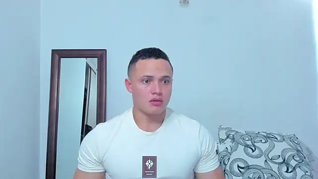 KingLevi01 online show from February 19, 2026, 10:18 pm