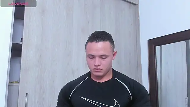 KingLevi01 online show from October 31, 2025, 11:00 pm