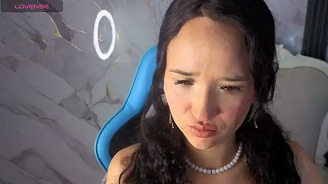 Snapshot of bella_vibess_s chatting on February 8, 2026, 12:36 pm bella vibess s online show from February 8, 2026, 12:36 pm